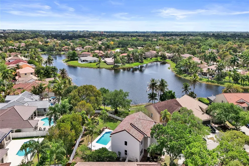484 Cambridge Dr, Weston, FL 33326
