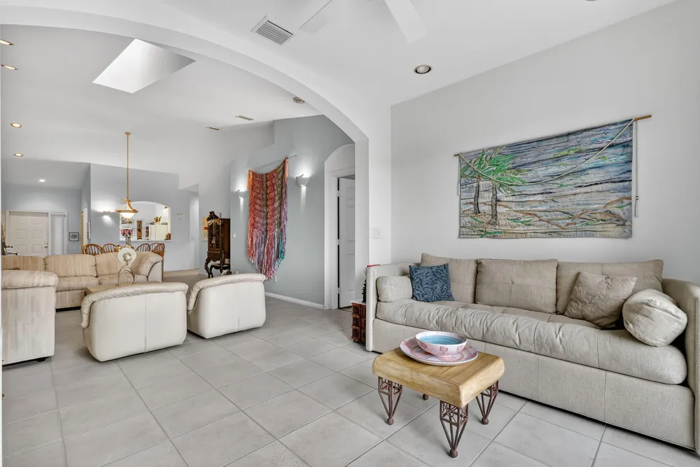 9848 Crescent View Dr S, Boynton Beach, FL 33437