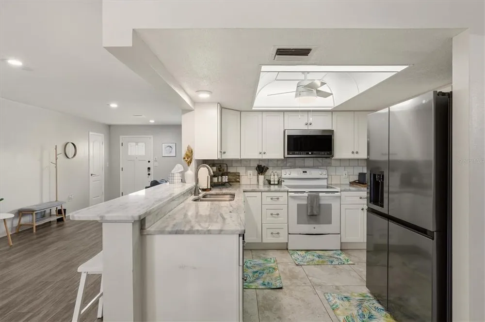 3310 Siesta Dr, Venice, FL 34293