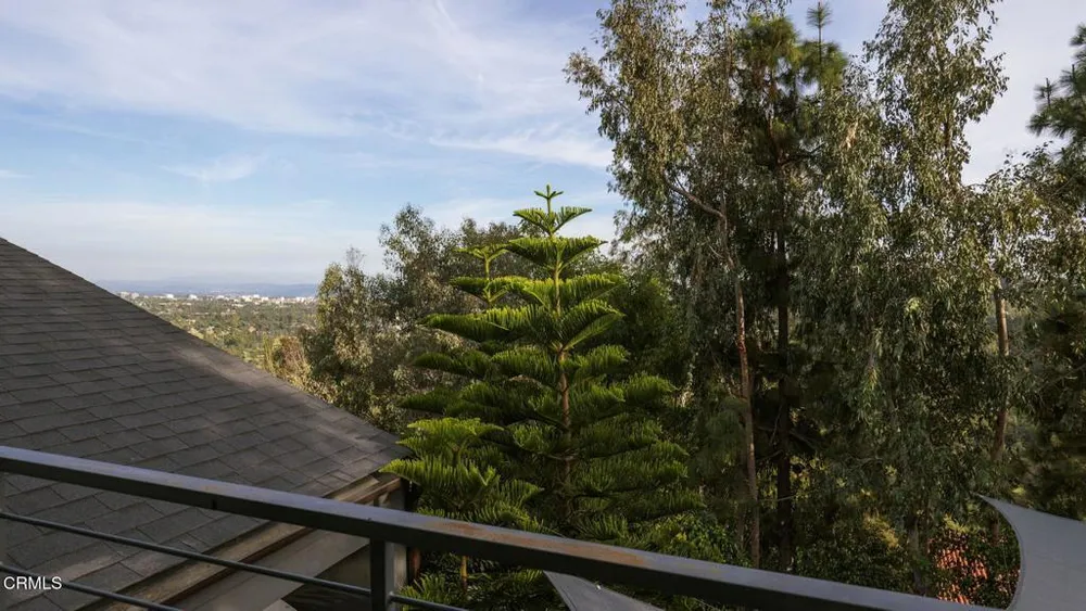 1411 Edgehill Pl, Pasadena, CA 91103