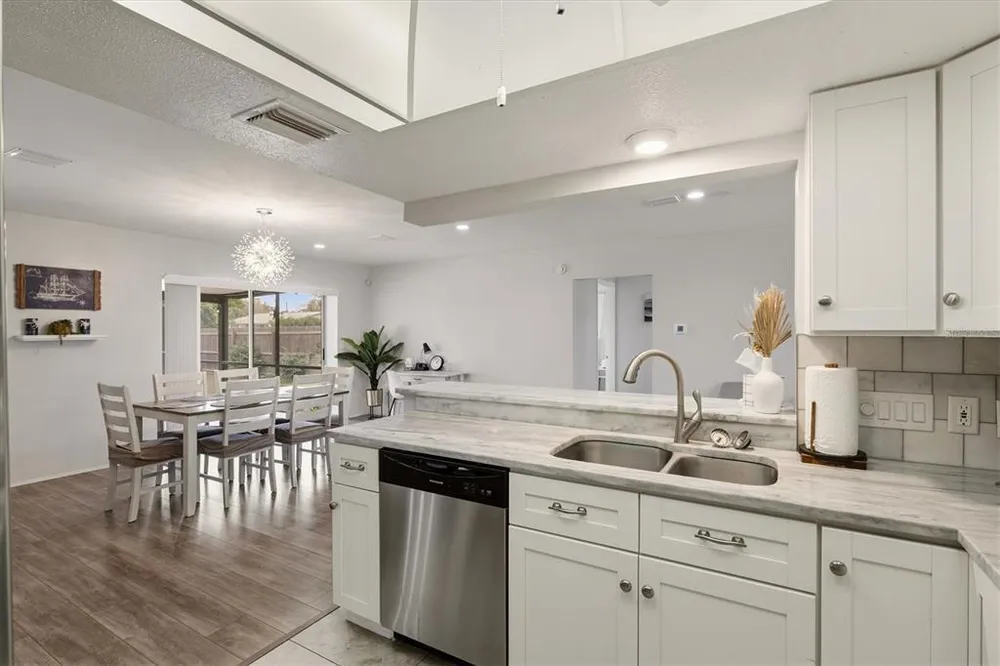 3310 Siesta Dr, Venice, FL 34293