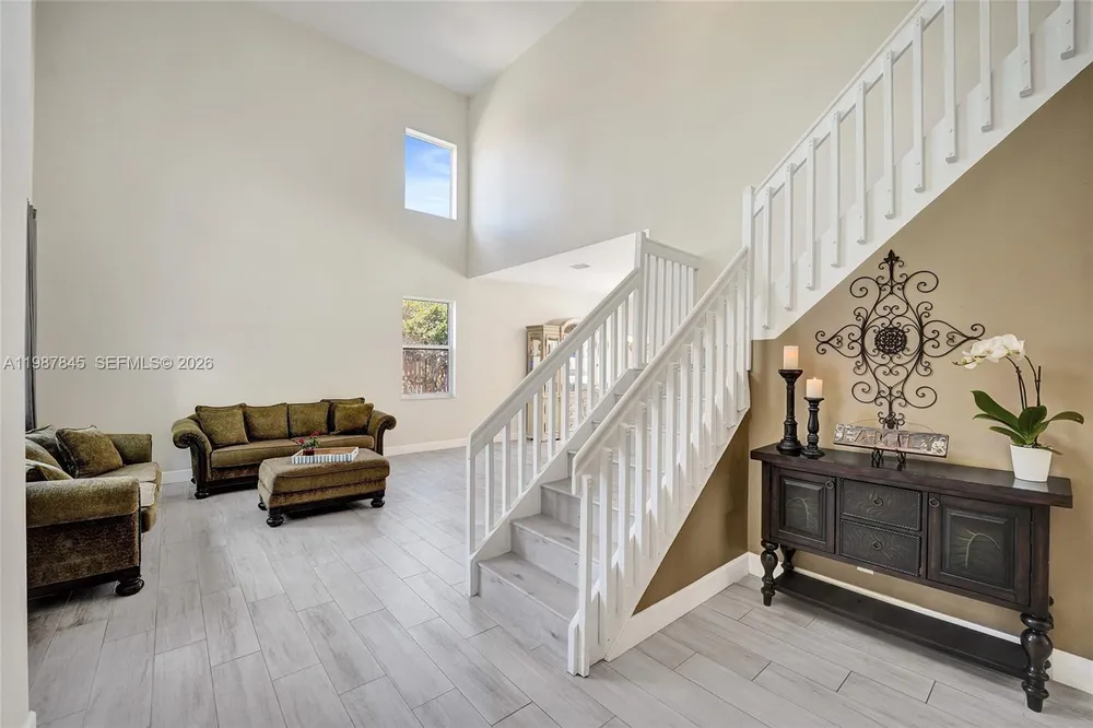 484 Cambridge Dr, Weston, FL 33326