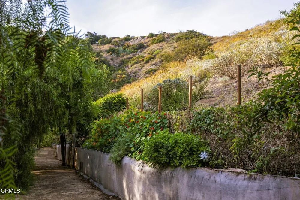 1411 Edgehill Pl, Pasadena, CA 91103