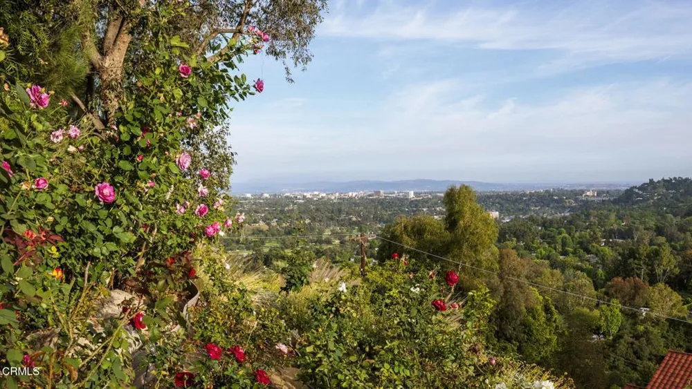 1411 Edgehill Pl, Pasadena, CA 91103