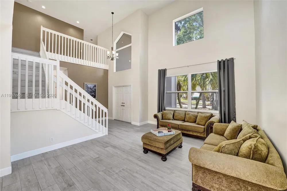 484 Cambridge Dr, Weston, FL 33326