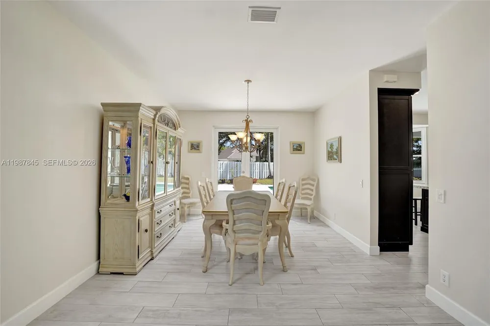 484 Cambridge Dr, Weston, FL 33326