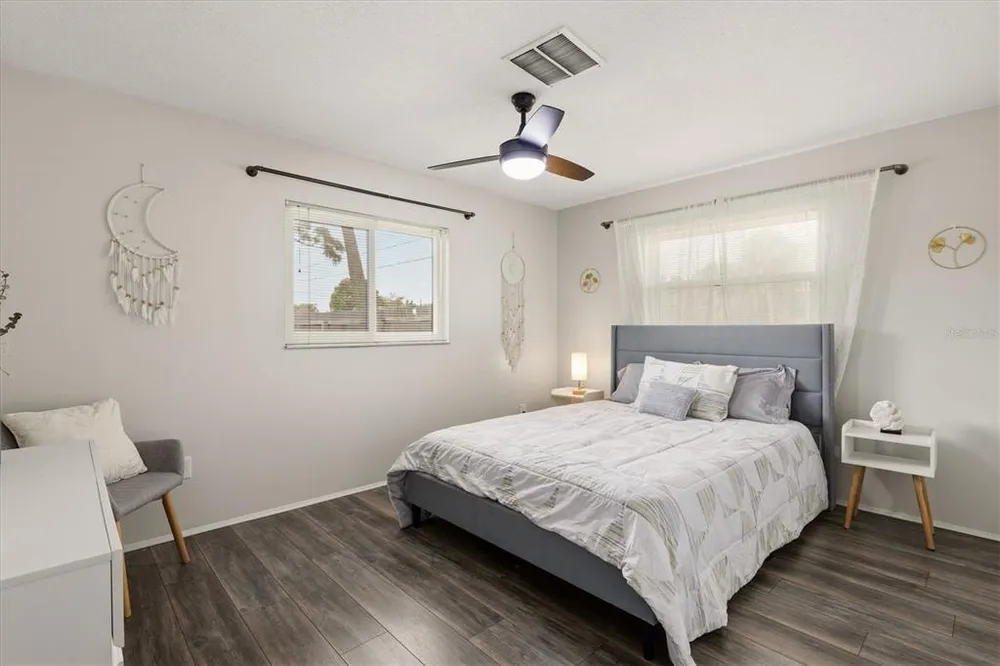 3310 Siesta Dr, Venice, FL 34293
