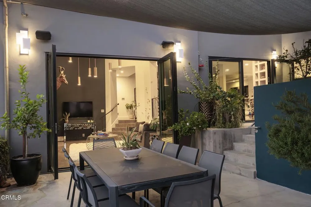 1411 Edgehill Pl, Pasadena, CA 91103
