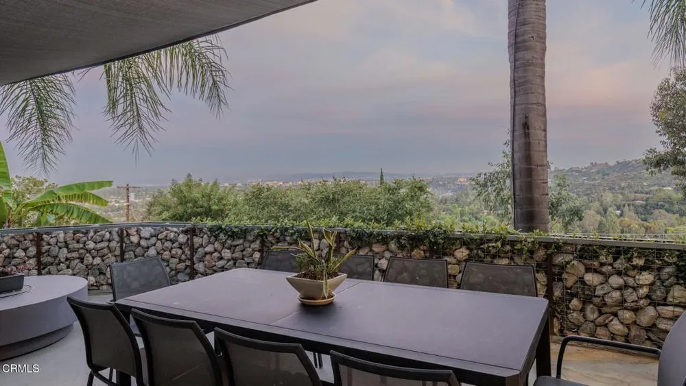 1411 Edgehill Pl, Pasadena, CA 91103