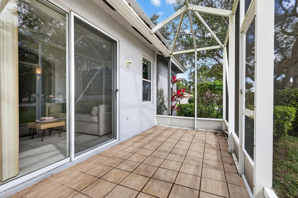 9848 Crescent View Dr S, Boynton Beach, FL 33437