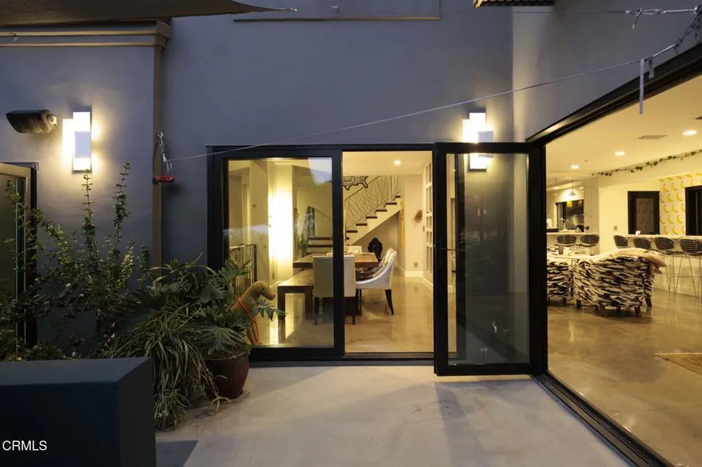 1411 Edgehill Pl, Pasadena, CA 91103