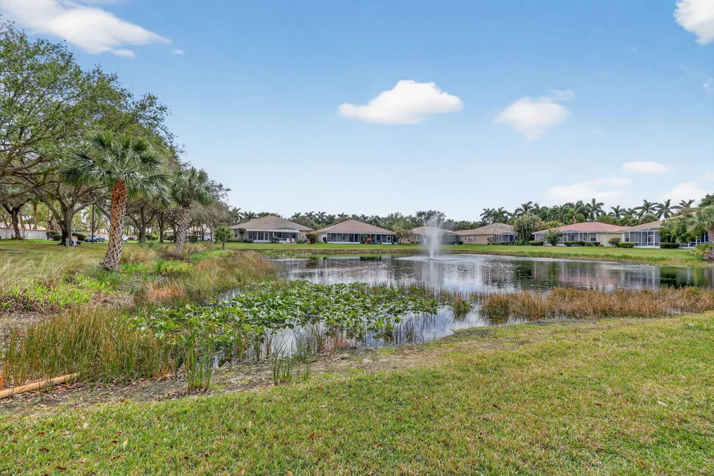 9848 Crescent View Dr S, Boynton Beach, FL 33437