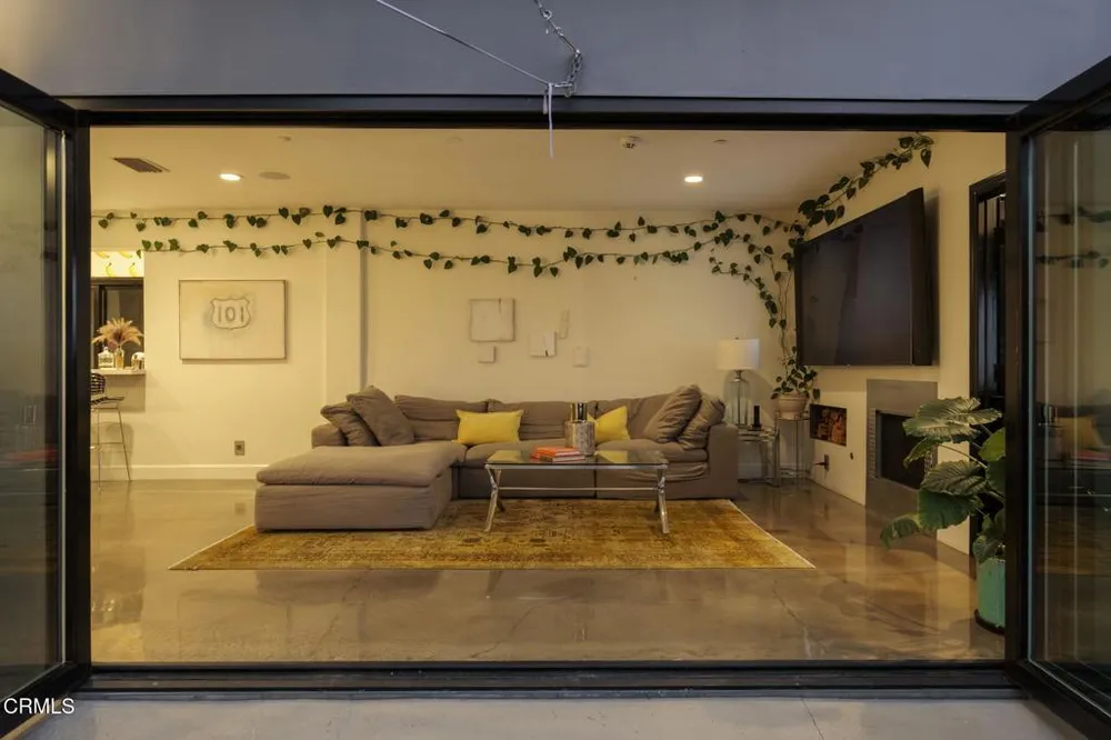 1411 Edgehill Pl, Pasadena, CA 91103