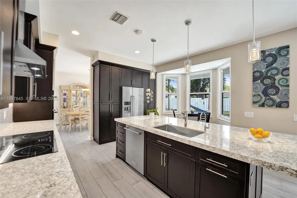 484 Cambridge Dr, Weston, FL 33326