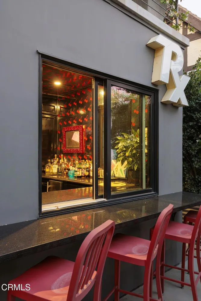 1411 Edgehill Pl, Pasadena, CA 91103