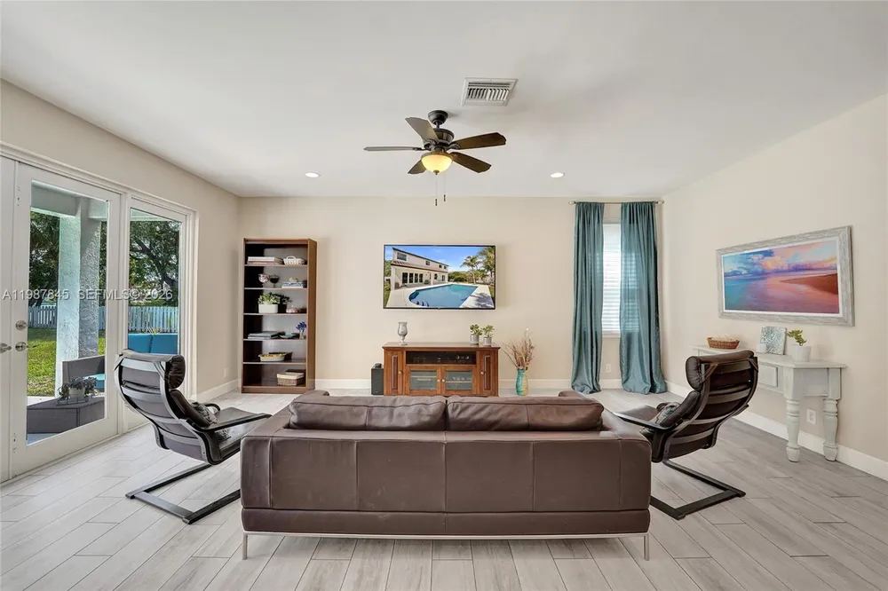 484 Cambridge Dr, Weston, FL 33326