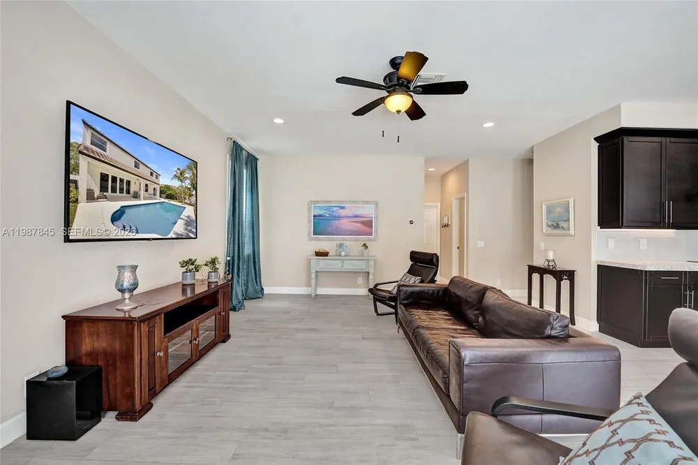 484 Cambridge Dr, Weston, FL 33326