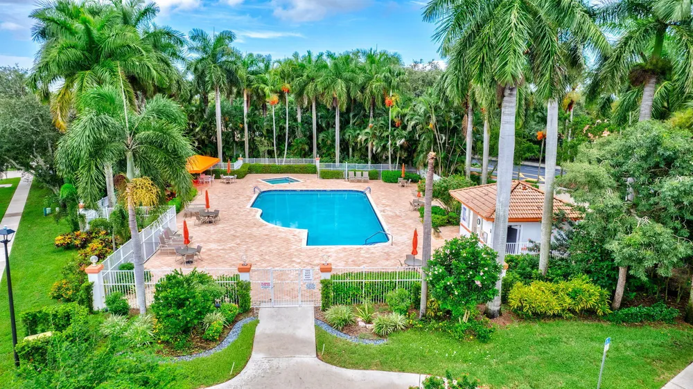 9848 Crescent View Dr S, Boynton Beach, FL 33437