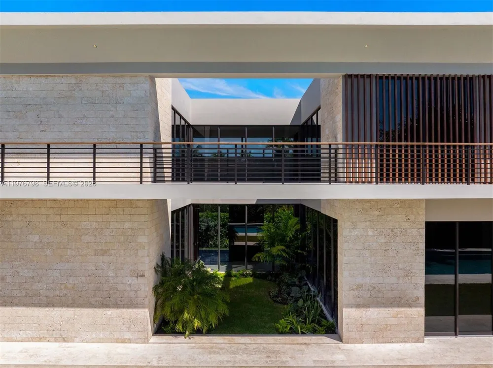 8755 SW 54th Ave, Miami, FL 33143