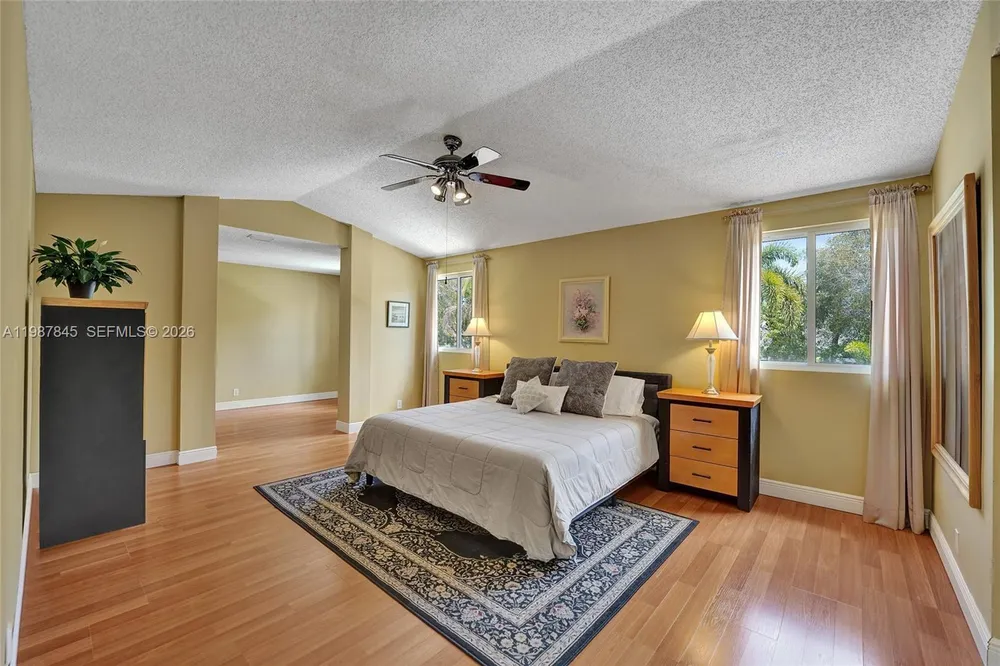 484 Cambridge Dr, Weston, FL 33326