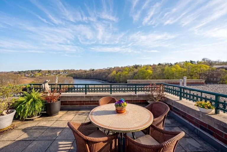 88 Wharf St, Milton, MA 02186