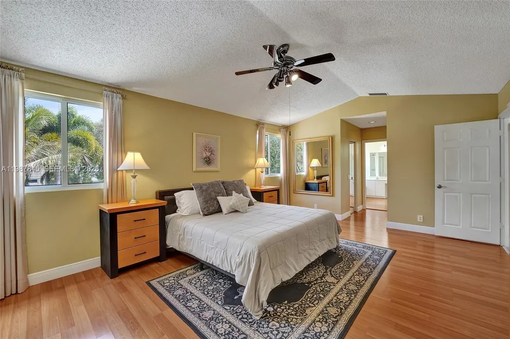 484 Cambridge Dr, Weston, FL 33326