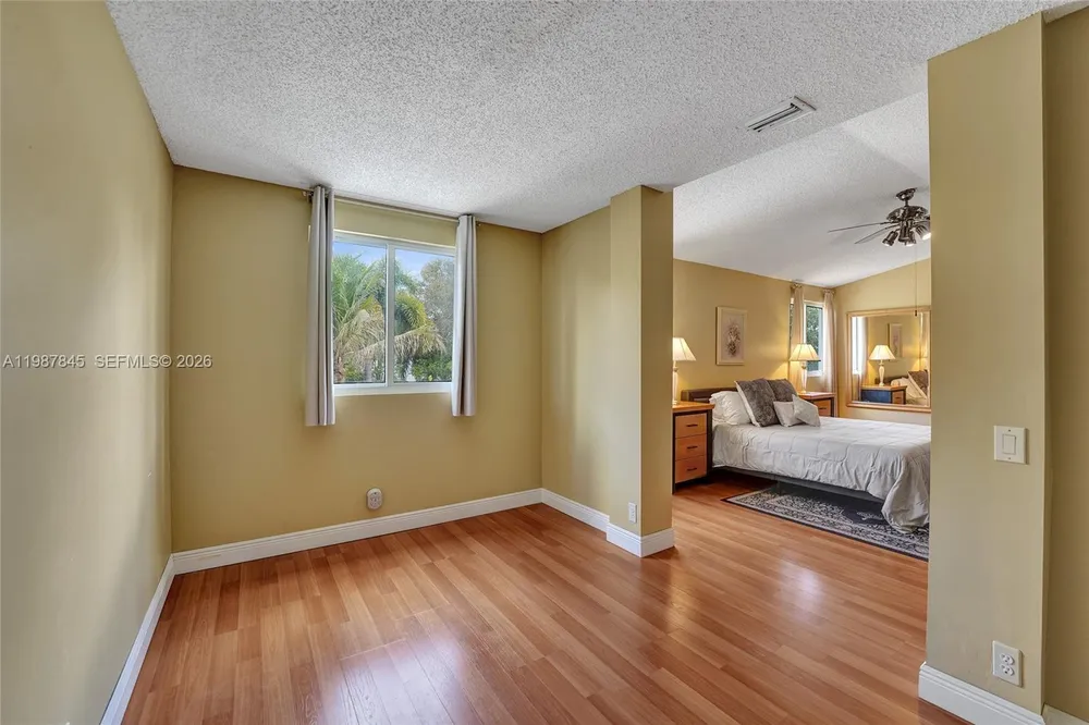 484 Cambridge Dr, Weston, FL 33326
