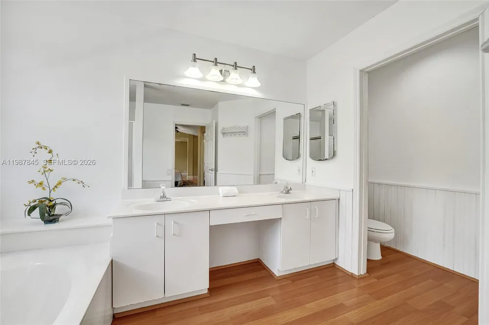 484 Cambridge Dr, Weston, FL 33326