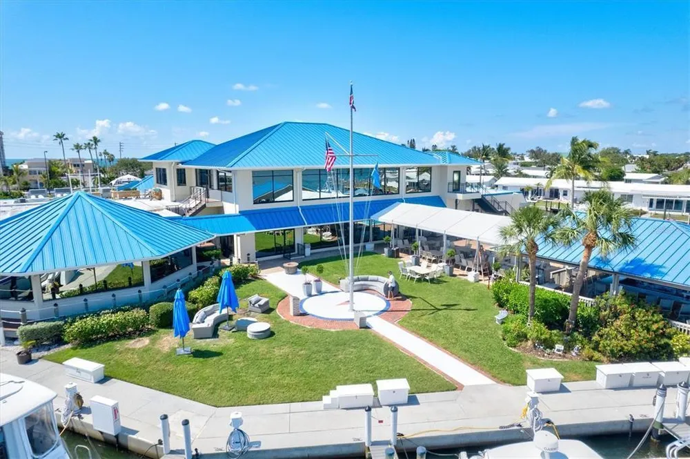 3310 Siesta Dr, Venice, FL 34293
