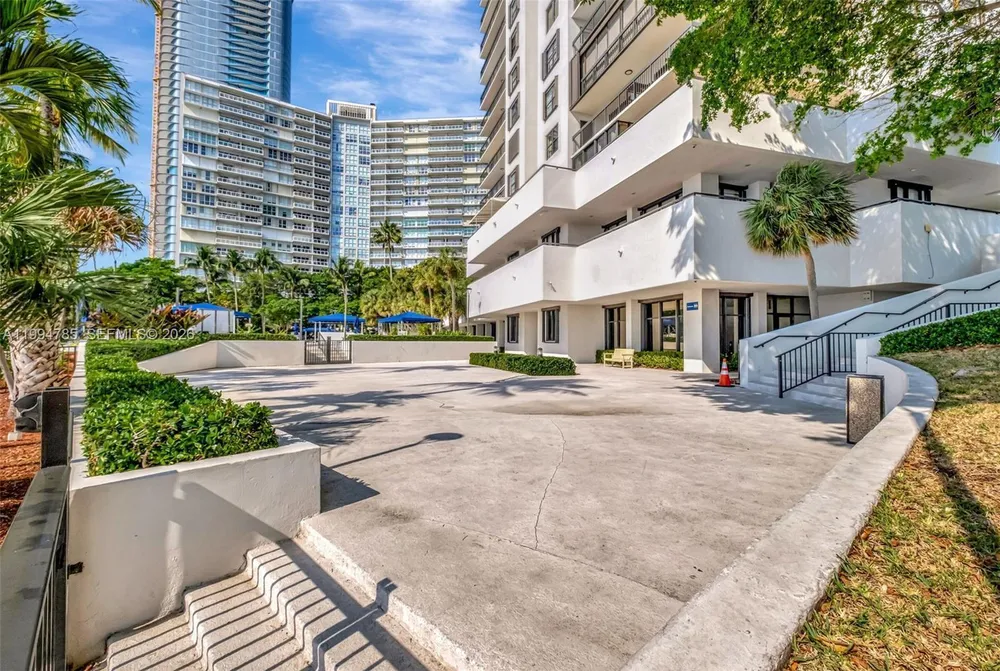 2333 Brickell Ave, Miami, FL 33129