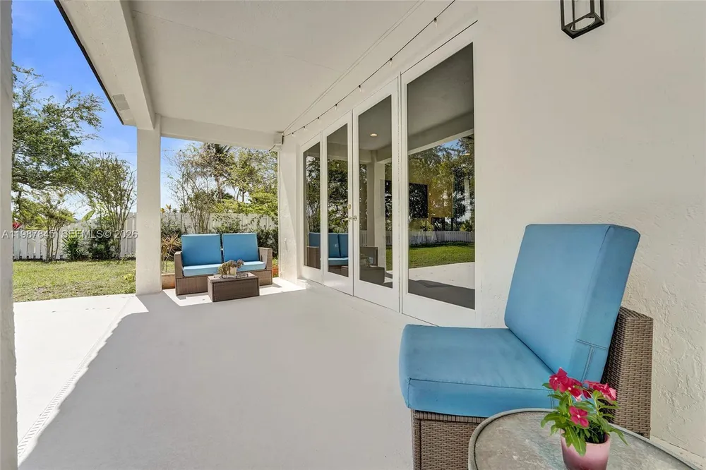484 Cambridge Dr, Weston, FL 33326