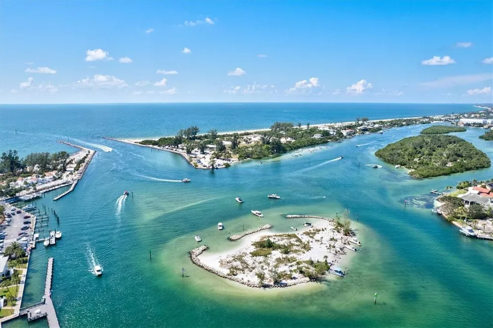 3310 Siesta Dr, Venice, FL 34293