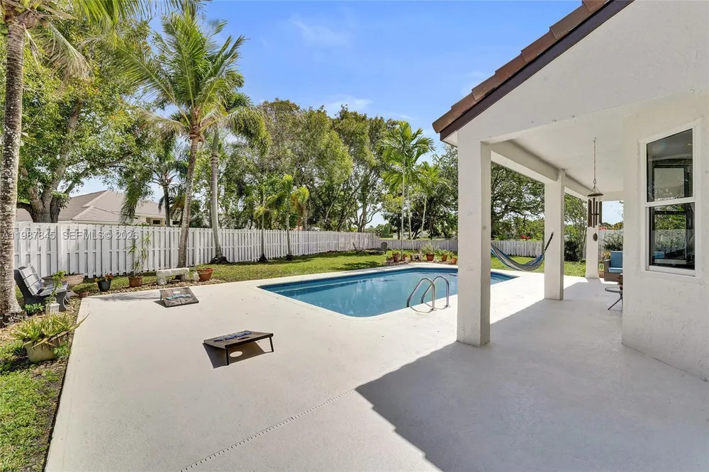484 Cambridge Dr, Weston, FL 33326