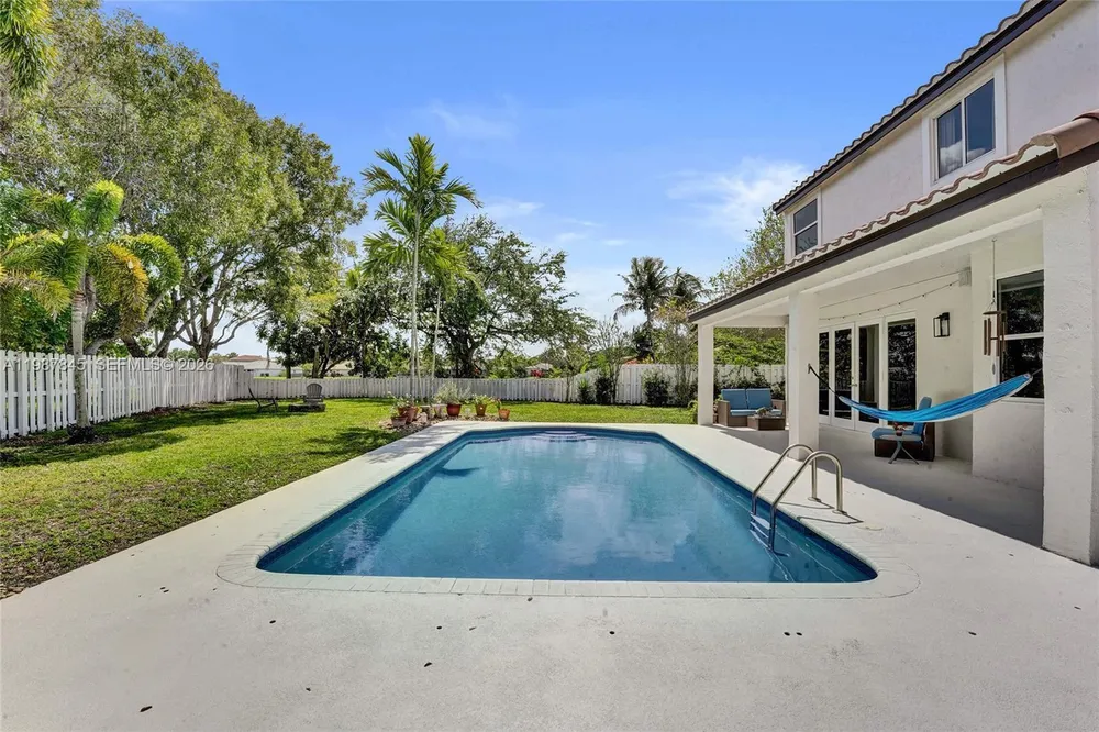484 Cambridge Dr, Weston, FL 33326