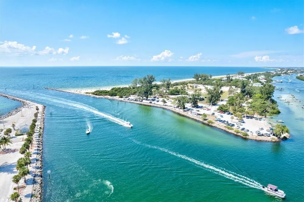 3310 Siesta Dr, Venice, FL 34293