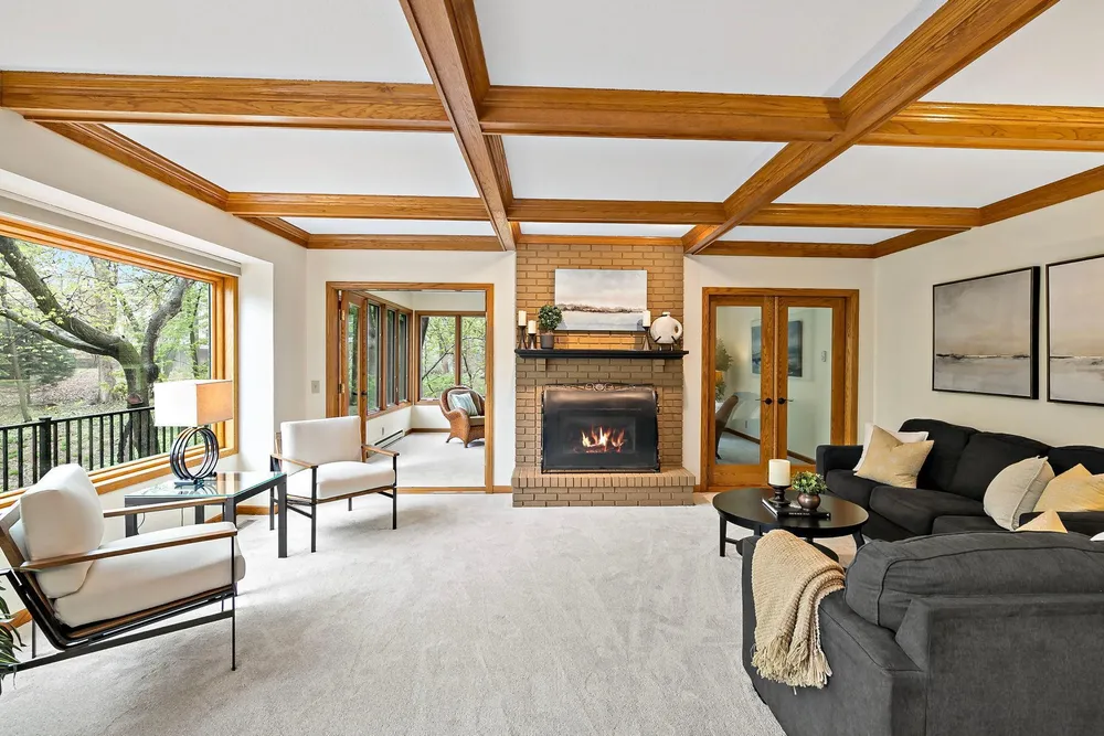 1316 Summit Oaks Dr, Burnsville, MN 55337