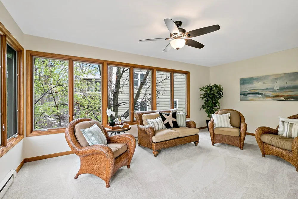 1316 Summit Oaks Dr, Burnsville, MN 55337