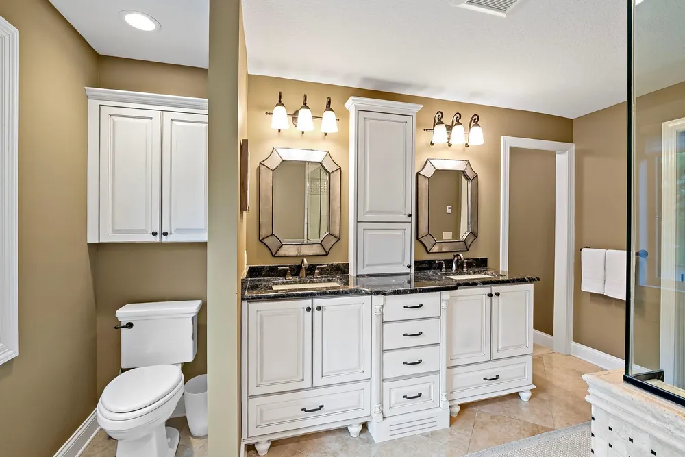1316 Summit Oaks Dr, Burnsville, MN 55337
