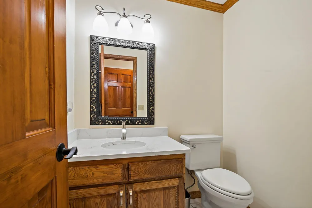 1316 Summit Oaks Dr, Burnsville, MN 55337