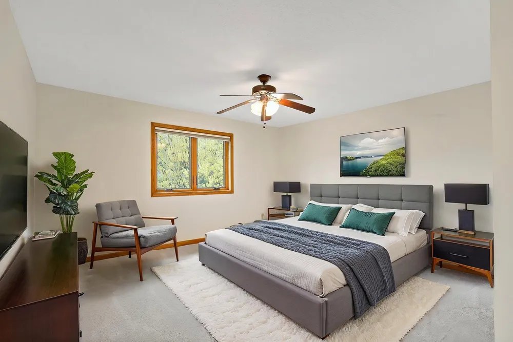 1316 Summit Oaks Dr, Burnsville, MN 55337