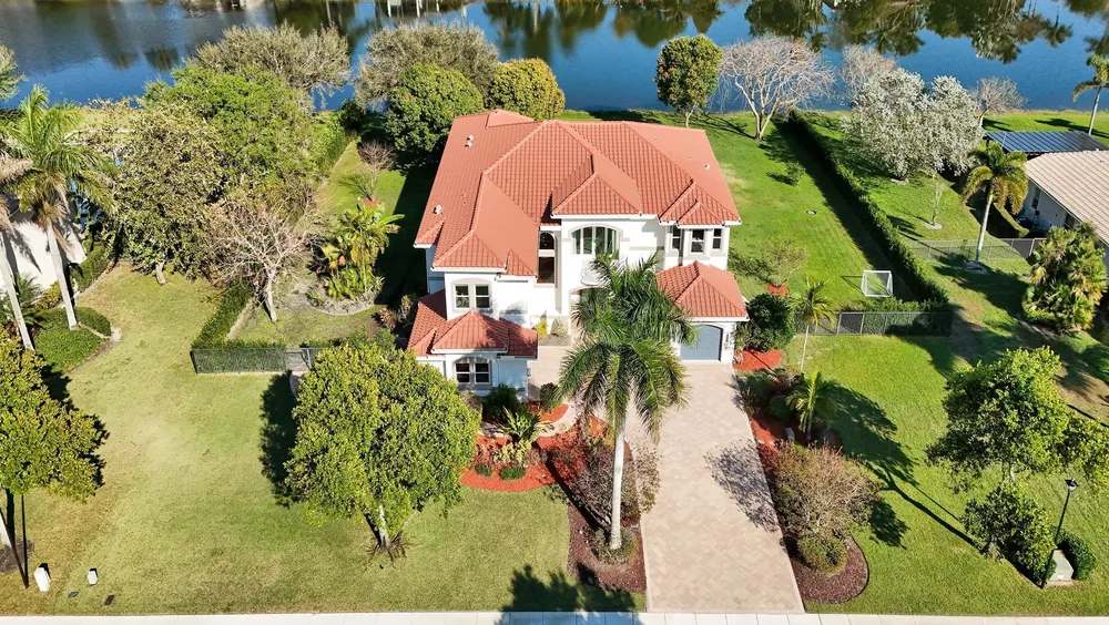 2846 Juniper Ln, Davie, FL 33330
