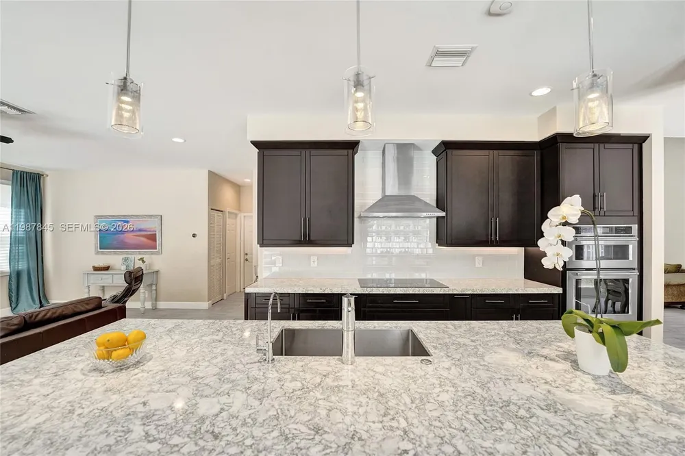 484 Cambridge Dr, Weston, FL 33326