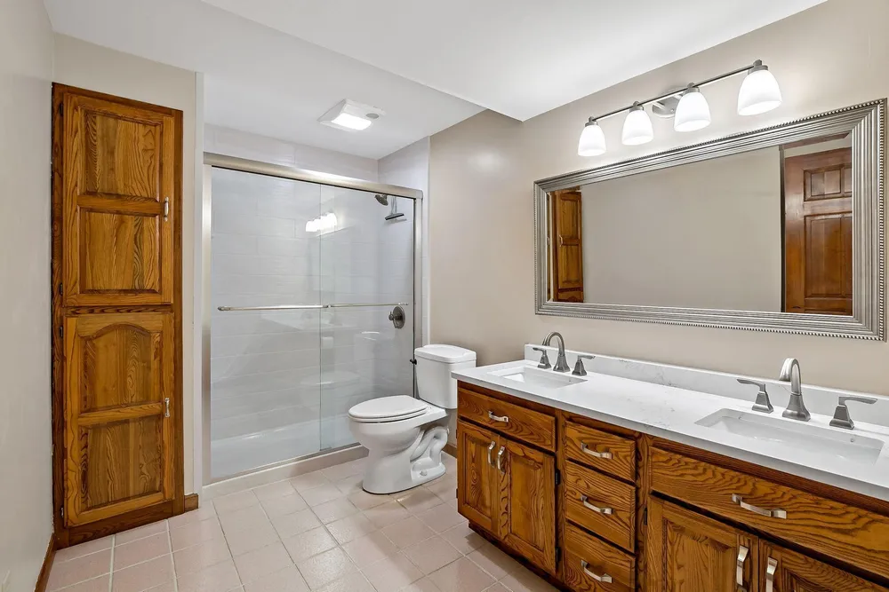 1316 Summit Oaks Dr, Burnsville, MN 55337
