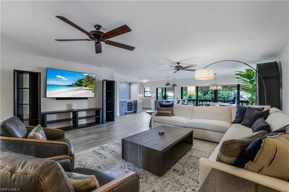 1390 Chesapeake Ave, Naples, FL 34102