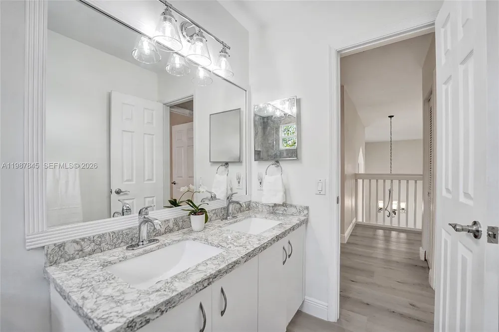 484 Cambridge Dr, Weston, FL 33326