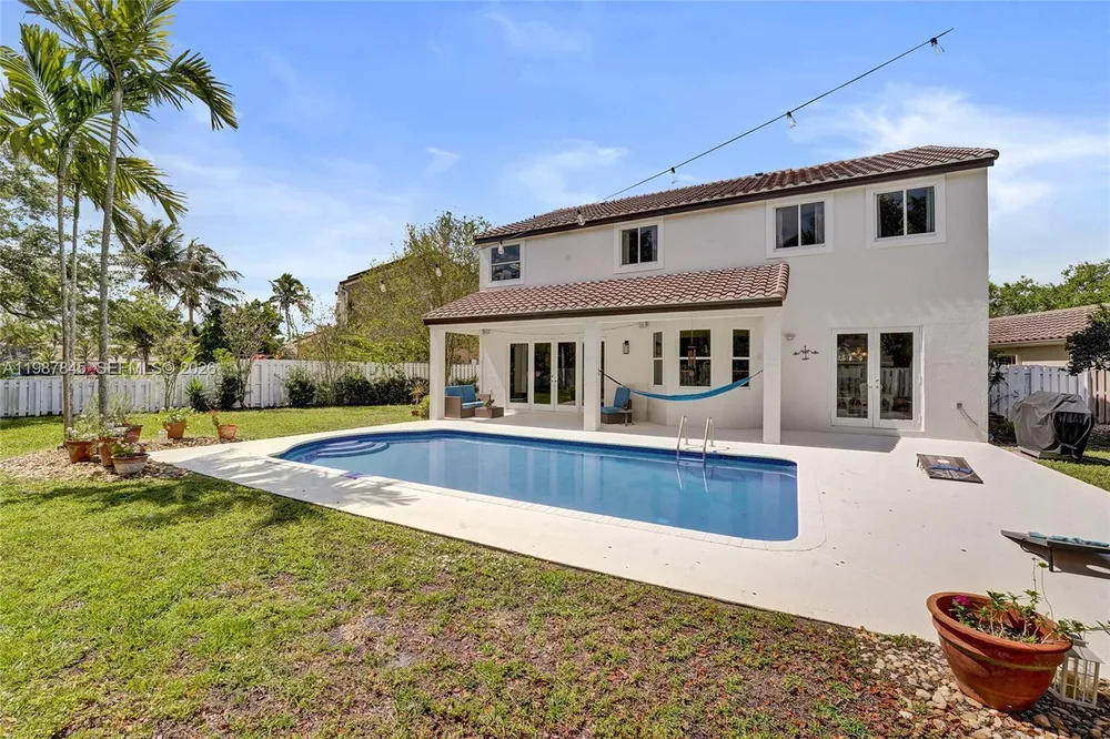 484 Cambridge Dr, Weston, FL 33326
