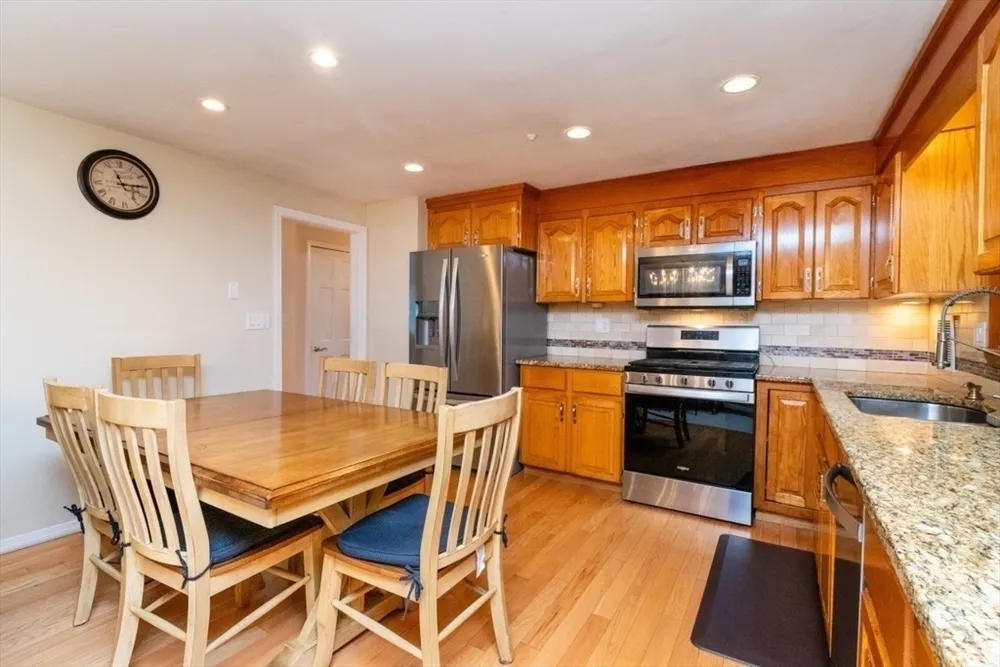 89 FERNANDEZ CIR, Randolph, MA 02368