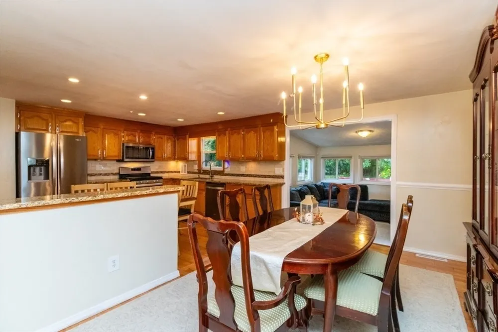 89 FERNANDEZ CIR, Randolph, MA 02368