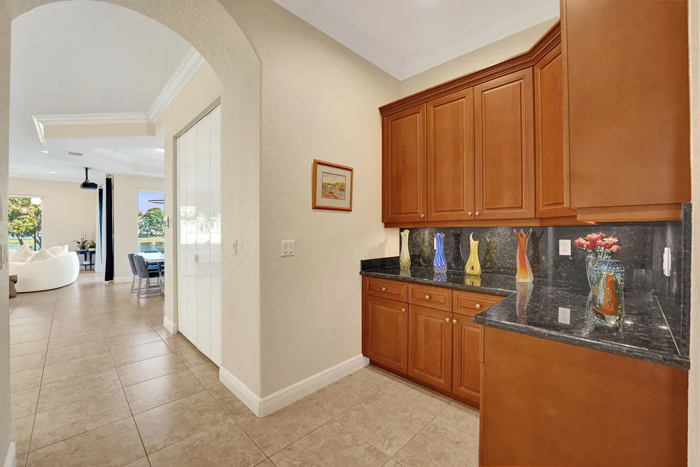 2846 Juniper Ln, Davie, FL 33330