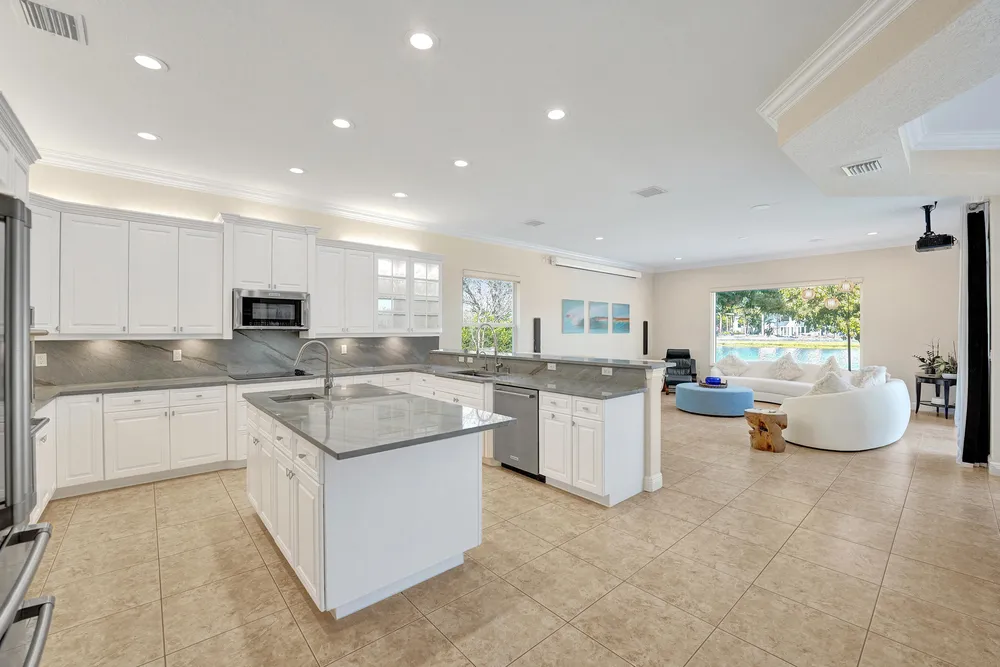 2846 Juniper Ln, Davie, FL 33330